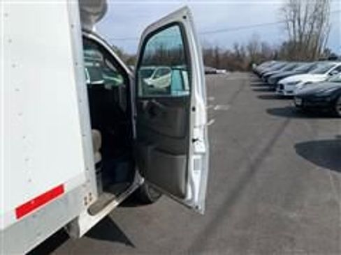 Used 2016 Chevrolet Express 3500 image 10
