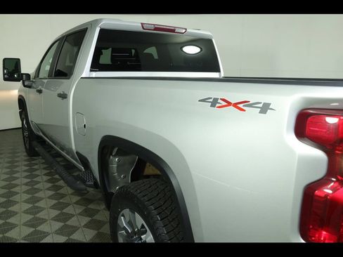 Used 2022 Chevrolet Silverado 2500 Custom w/ Custom Value Package AWD/4WD image 16