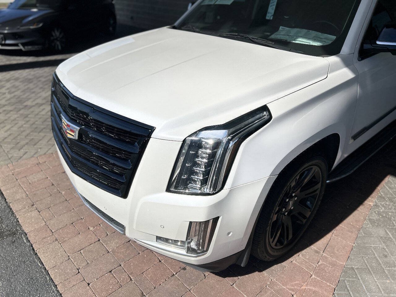 Used 2017 Cadillac Escalade ESV Luxury AWD/4WD image 30