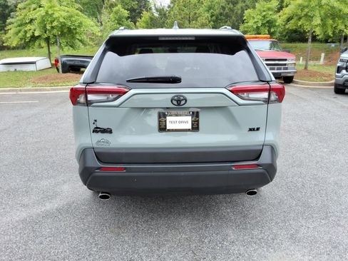 Used 2019 Toyota RAV4 XLE w/ Convenience Package FWD image 6