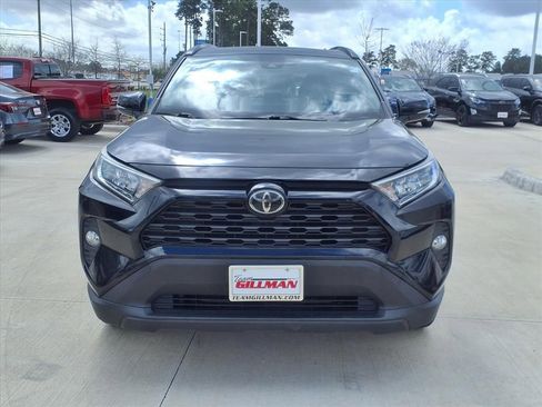 Used 2019 Toyota RAV4 XLE Premium image 10
