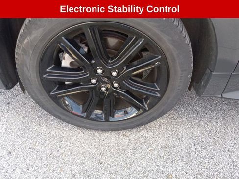 Used 2021 Ford Edge ST-Line w/ Cold Weather Package image 16