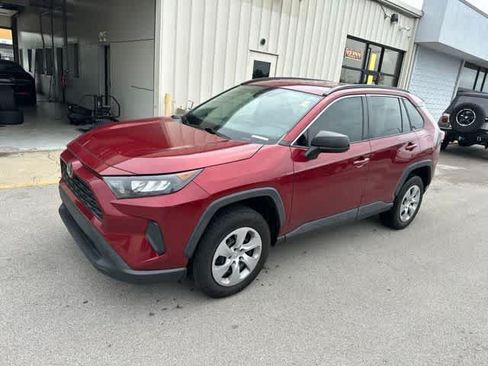 Used 2019 Toyota RAV4 LE FWD image 15