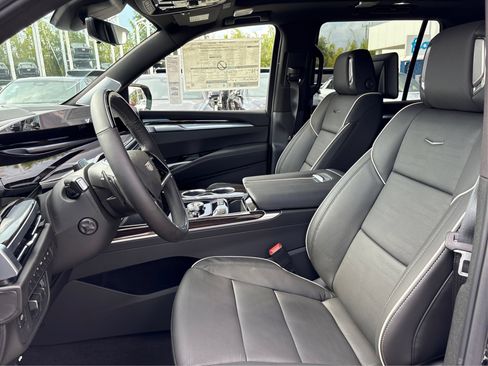 New 2026 Cadillac Escalade Luxury w/ LPO, Radiant Package AWD/4WD image 9