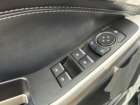 Used 2021 Ford Explorer XLT w/ Equipment Group 202A image 23