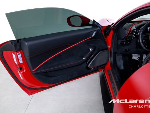 Used 2023 Ferrari Roma image 10