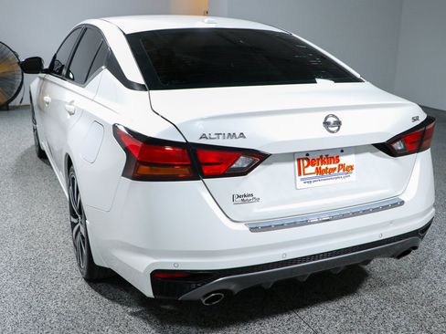 Used 2021 Nissan Altima 2.5 SR FWD image 9