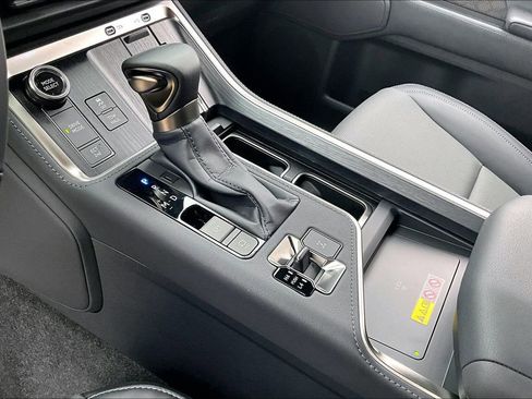 Used 2025 Lexus GX 550 w/ Accessory Package (2T) image 19