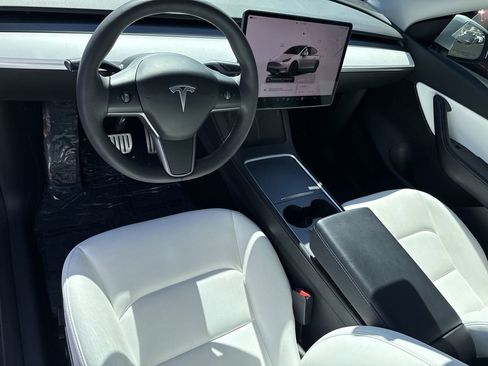 Used 2022 Tesla Model Y Performance image 14