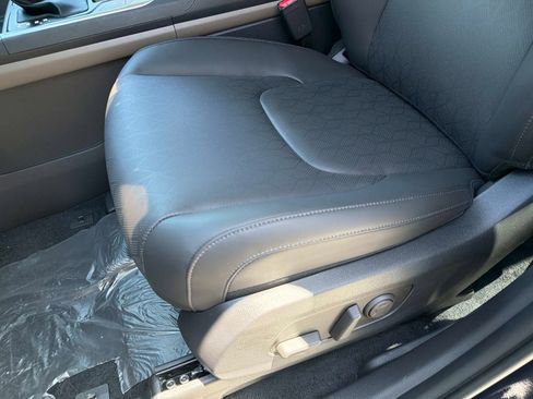 New 2026 Kia Carnival FWD image 17