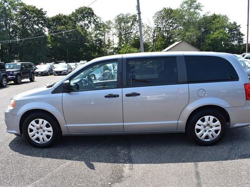 Used 2019 Dodge Grand Caravan SE w/ UConnect Hands-Free Group image 5