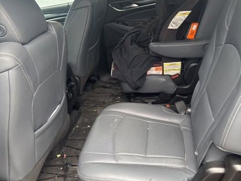 Used 2021 Buick Enclave Essence w/ Sport Touring Edition image 10