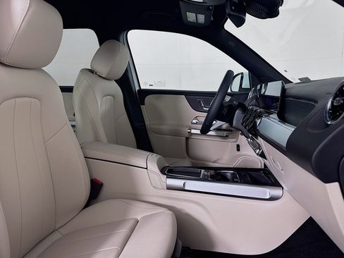Used 2026 Mercedes-Benz GLB 250 image 7