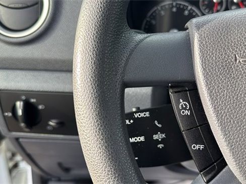 Used 2013 Ford Transit Connect XLT image 9