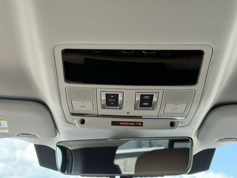 New 2025 Land Rover Defender 110 S image 19