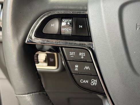 Used 2023 Lincoln Nautilus Reserve AWD/4WD image 36