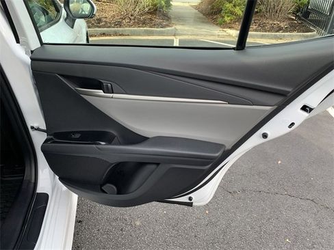 Used 2025 Toyota Camry SE image 11