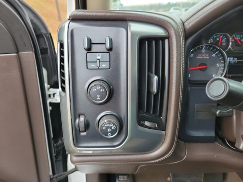 Used 2015 Chevrolet Silverado 2500 LTZ w/ LTZ Plus Package image 17