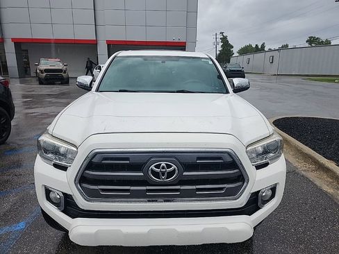 Used 2016 Toyota Tacoma Limited w/ Towing Package AWD/4WD image 15