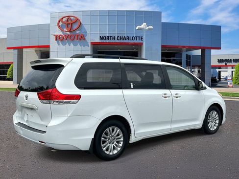 Used 2012 Toyota Sienna XLE FWD image 7