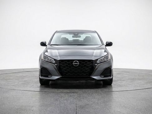 Used 2025 Nissan Altima 2.5 SV image 2