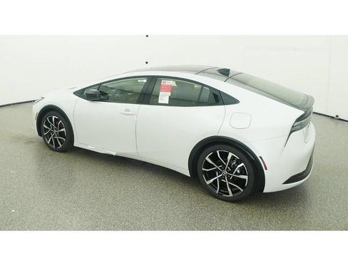 New 2026 Toyota Prius Plug-In Hybrid FWD image 4