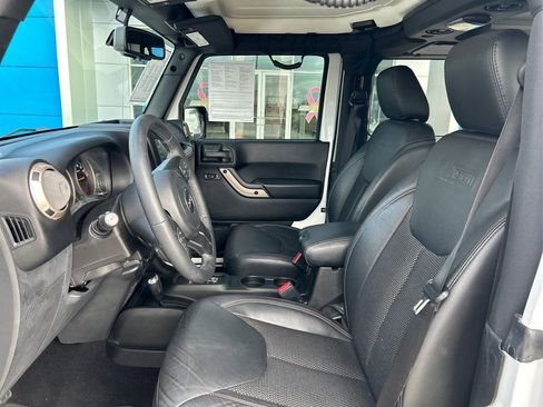 Used 2016 Jeep Wrangler Sahara image 9