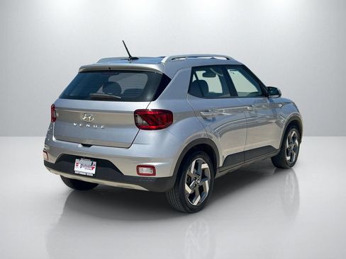 Used 2025 Hyundai Venue SEL FWD image 5