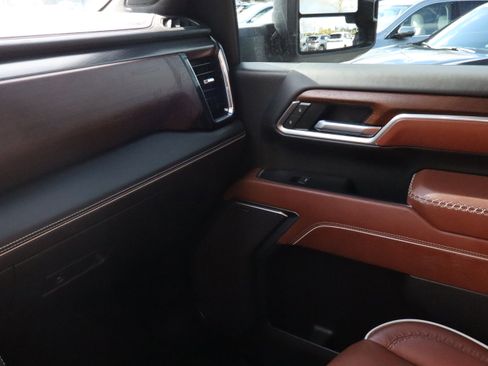 Used 2025 GMC Sierra 2500 Denali Ultimate w/ Max Trailering Package image 33