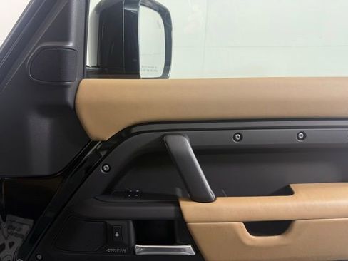 New 2026 Land Rover Defender 110 X-Dynamic SE image 17