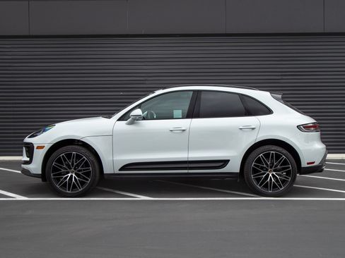Used 2026 Porsche Macan AWD/4WD image 2