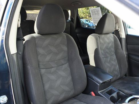 Used 2016 Nissan Rogue SV image 26