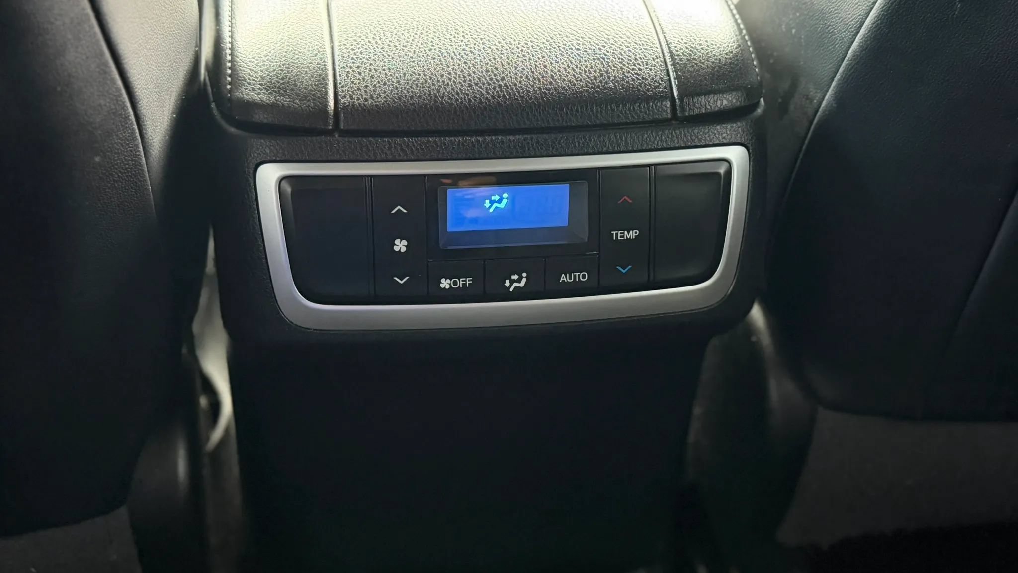 Used 2017 Toyota Highlander Plus AWD/4WD image 29