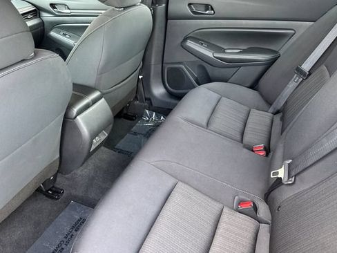 Used 2025 Nissan Altima 2.5 SV FWD image 14