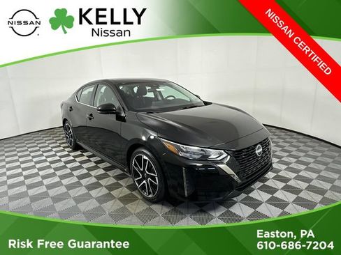 Certified 2025 Nissan Sentra SR w/ Trunk Package FWD image 1