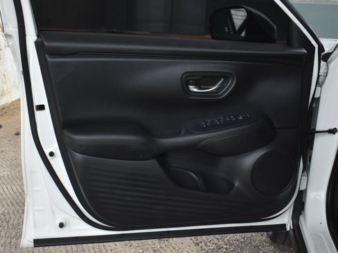 Used 2025 Honda HR-V LX image 11