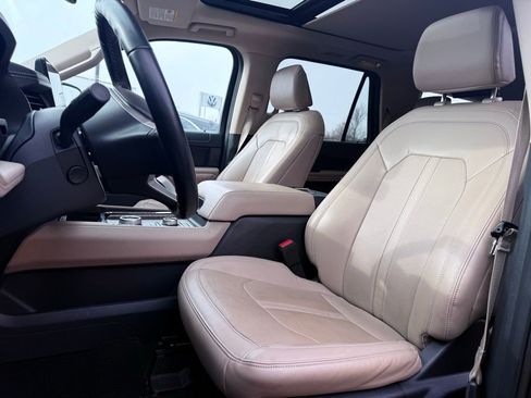 Used 2024 Ford Expedition Limited image 11
