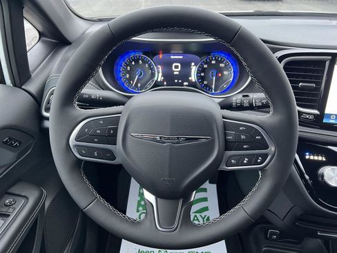 New 2026 Chrysler Pacifica Select image 19