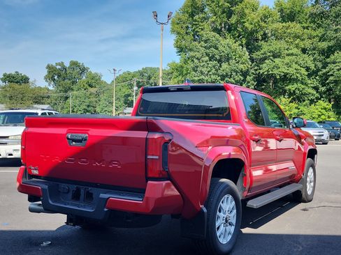 Used 2025 Toyota Tacoma SR5 AWD/4WD image 5