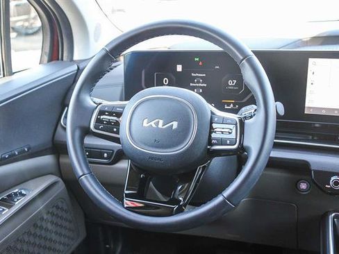 Used 2025 Kia Carnival SX image 15
