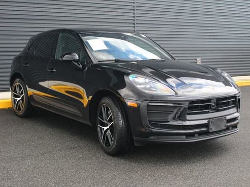 Used 2023 Porsche Macan Turbo image 10