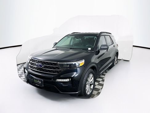 Used 2020 Ford Explorer XLT w/ Equipment Group 202A RWD image 3