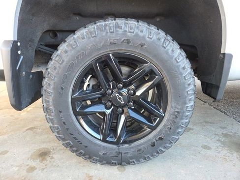Used 2022 Chevrolet Silverado 1500 Custom Trail Boss w/ LPO, Dark Essentials Package AWD/4WD image 75