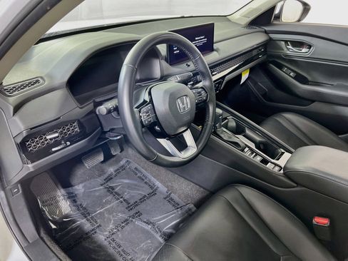 Used 2024 Honda Accord Touring image 9