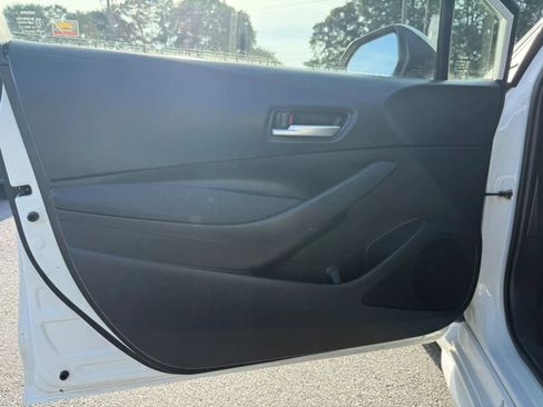 Used 2020 Toyota Corolla LE FWD image 19