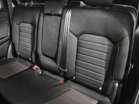 Used 2018 Ford Edge SE image 34