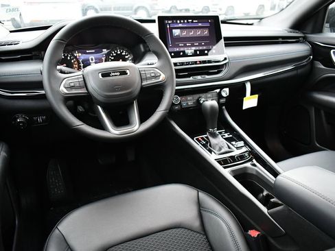 New 2026 Jeep Compass Latitude AWD/4WD image 8