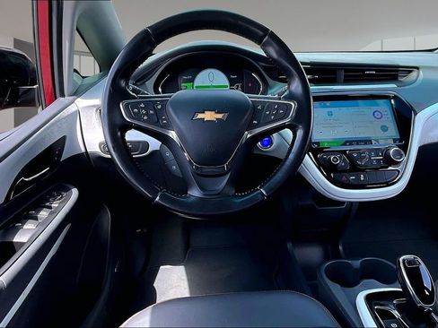 Used 2020 Chevrolet Bolt Premier w/ Infotainment Package FWD image 5