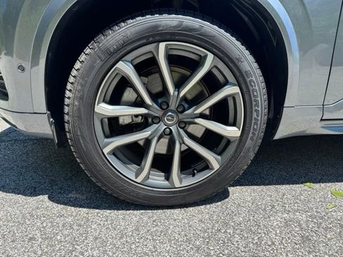 Used 2017 Volvo XC90 T6 Momentum w/ Vision Package AWD/4WD image 2