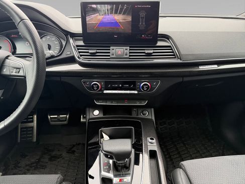 Used 2024 Audi SQ5 Premium image 11